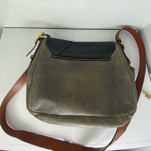 Fossil Stylish Black and Brown purse with Gild Hardware and Key - Picture 4 of 4